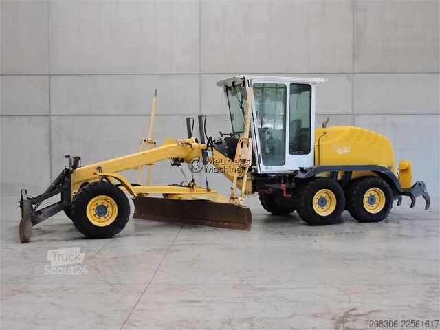 Niveleuse NEW HOLLAND F106.6A