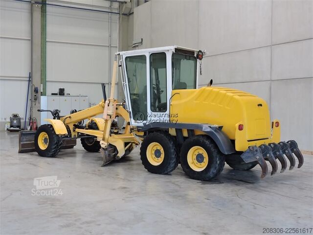 Niveleuse NEW HOLLAND F106.6A