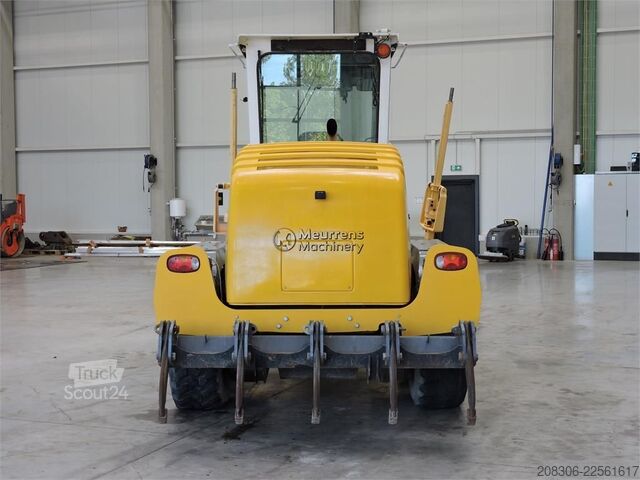 Niveleuse NEW HOLLAND F106.6A