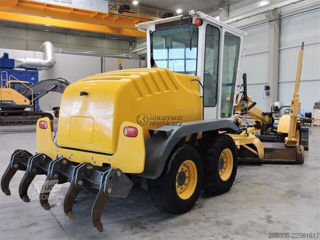 Niveleuse NEW HOLLAND F106.6A