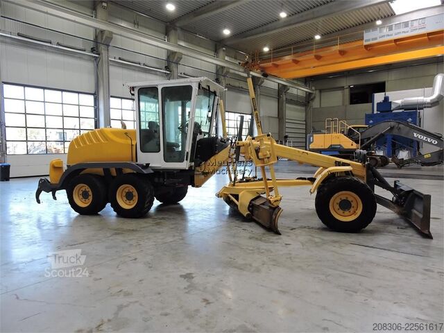 Niveleuse NEW HOLLAND F106.6A