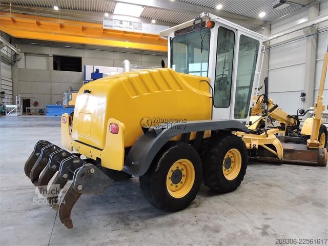 Niveleuse NEW HOLLAND F106.6A