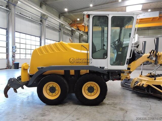 Niveleuse NEW HOLLAND F106.6A