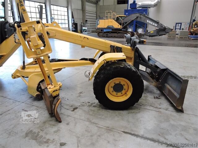 Niveleuse NEW HOLLAND F106.6A