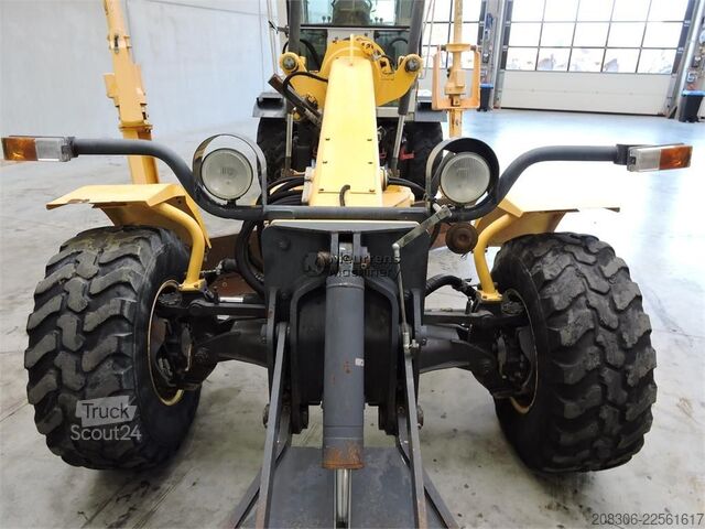 Niveleuse NEW HOLLAND F106.6A