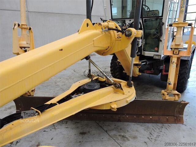 Niveleuse NEW HOLLAND F106.6A
