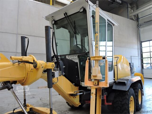 Niveleuse NEW HOLLAND F106.6A