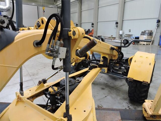 Niveleuse NEW HOLLAND F106.6A