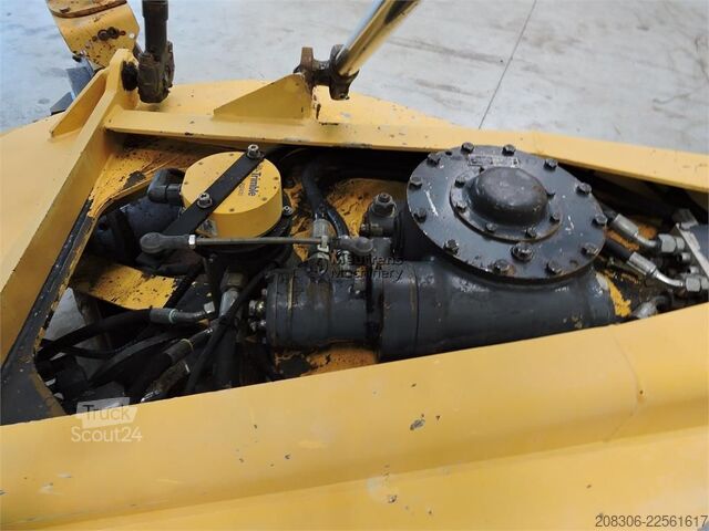 Niveleuse NEW HOLLAND F106.6A