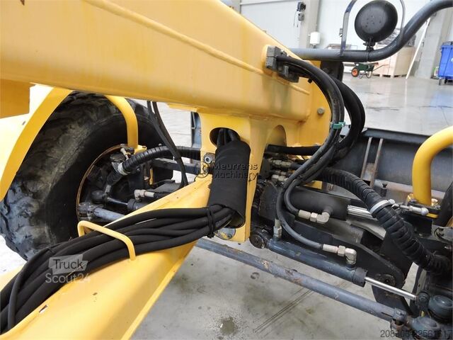 Niveleuse NEW HOLLAND F106.6A