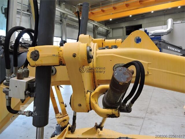 Niveleuse NEW HOLLAND F106.6A