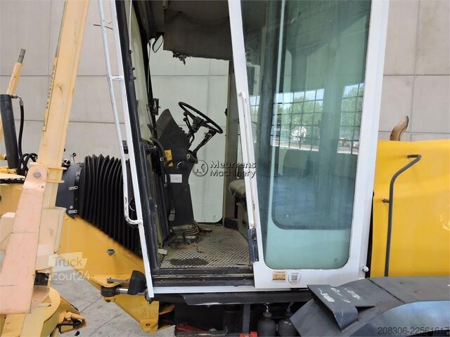 Niveleuse NEW HOLLAND F106.6A