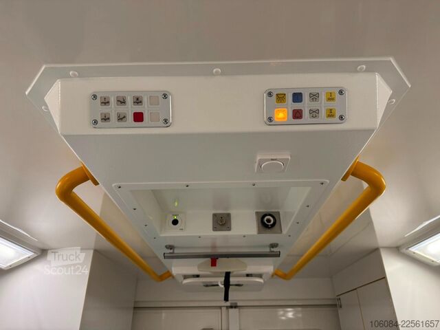 Samochód strażacki MERCEDES-BENZ Sprinter 519 Rettungswagen Ferno-Trage 1.Hand