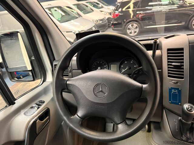 Samochód strażacki MERCEDES-BENZ Sprinter 519 Rettungswagen Ferno-Trage 1.Hand