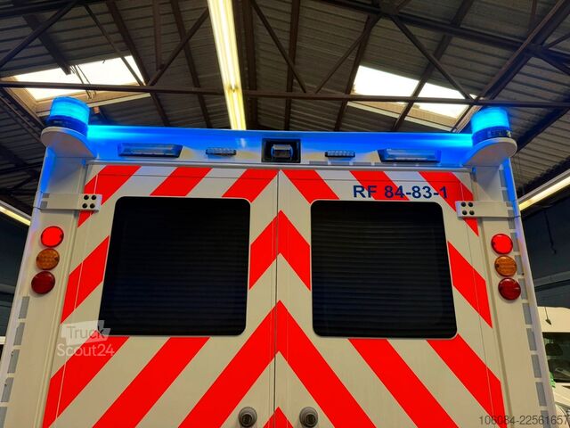 Samochód strażacki MERCEDES-BENZ Sprinter 519 Rettungswagen Ferno-Trage 1.Hand