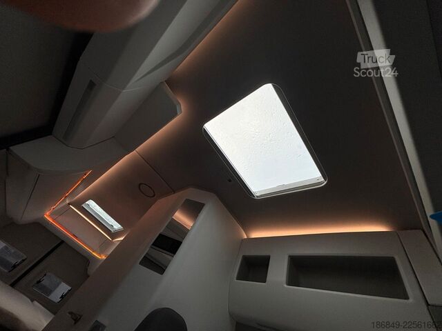 Кемпер VW Grand California 680 2,0TDI-177 LED + ACC 1. Hd.