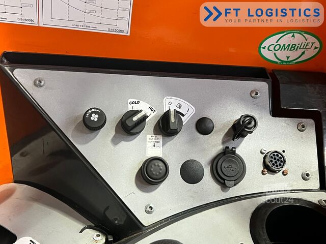 Dört yollu forklift Combilift C4000 DIESEL TRIPLEX 6800 FORK POSITIONE