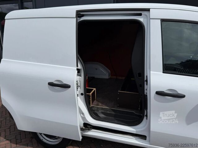 Slēgtais furgons Renault Kangoo 1.5 dCi 75pk Luxe L1 AC Cruise PDC Led 0...