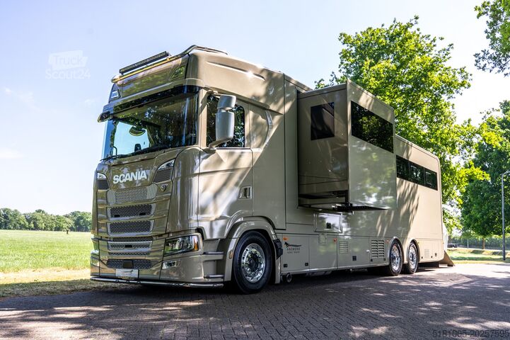 Pferdetransport Scania S500  New Scania S500 STX! 6 horses plus living...