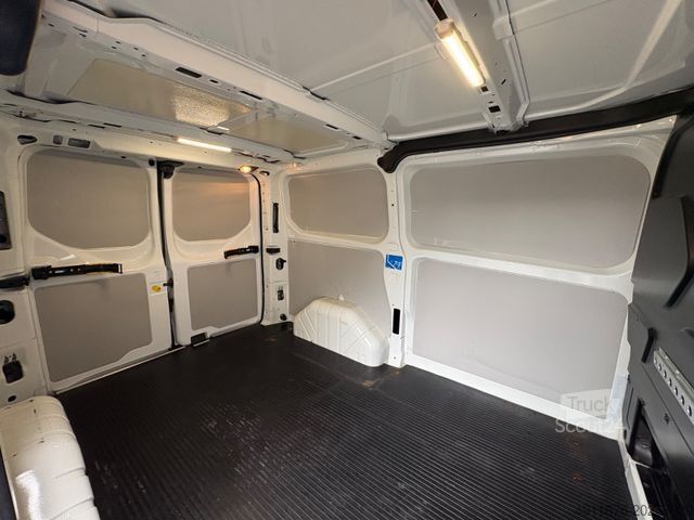Minibussi FORD Transit Custom Kasten 300 L1, Auto.,Standheizung