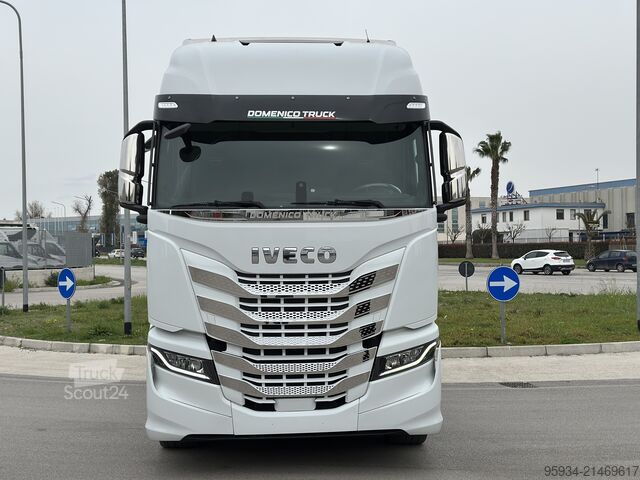 Standart çekici ünitesi Iveco S-WAY 490