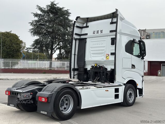 Standart çekici ünitesi Iveco S-WAY 490