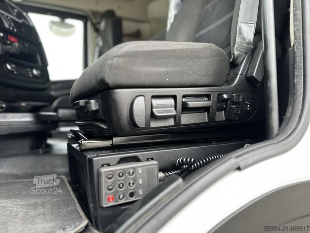 Standart çekici ünitesi Iveco S-WAY 490