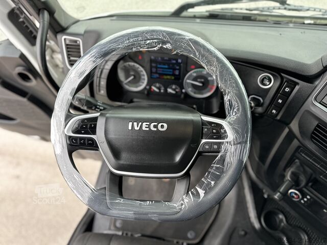 Standart çekici ünitesi Iveco S-WAY 490