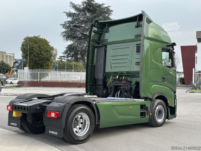 Standart çekici ünitesi Iveco S-WAY 580 ADR