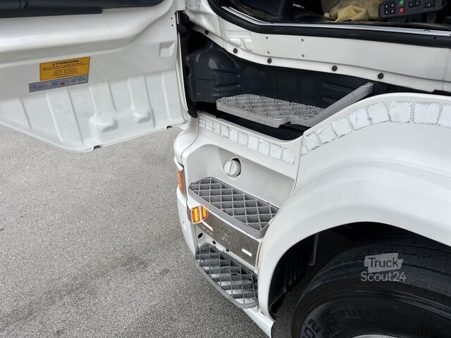 Standardni vlačilec SCANIA R 580