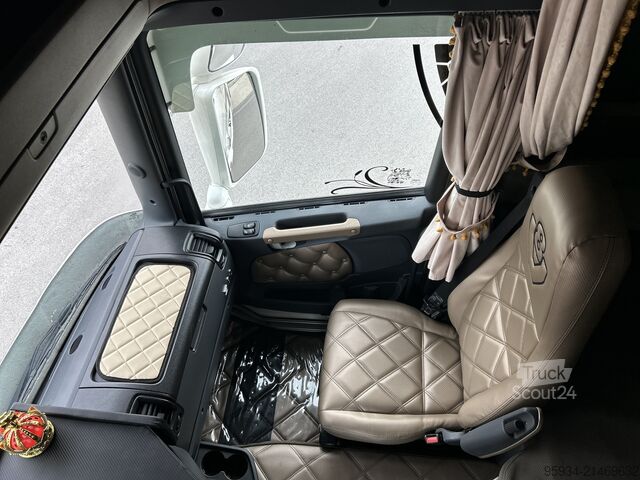 Standardni vlačilec SCANIA R 580