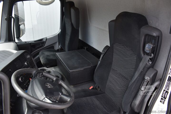 Camión caja MERCEDES-BENZ Antos 2535 6x2 E6 Koffer LBW