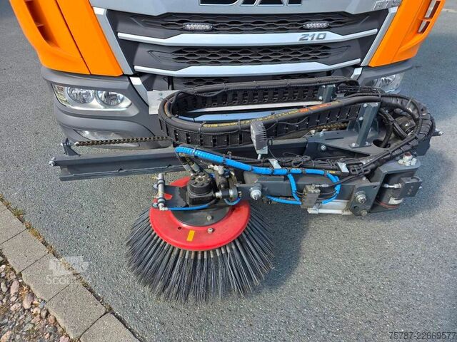 Barredora de calzadas DAF XB 210 Kehrmaschine wie neu Brock VS4 Kehraufbau