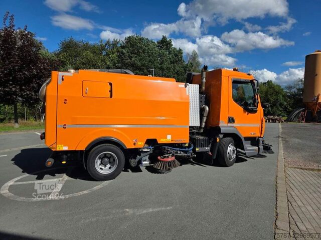 Barredora de calzadas DAF XB 210 Kehrmaschine wie neu Brock VS4 Kehraufbau