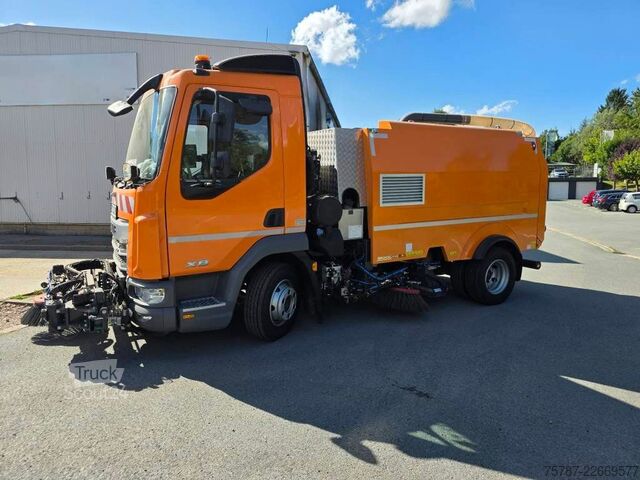 Barredora de calzadas DAF XB 210 Kehrmaschine wie neu Brock VS4 Kehraufbau