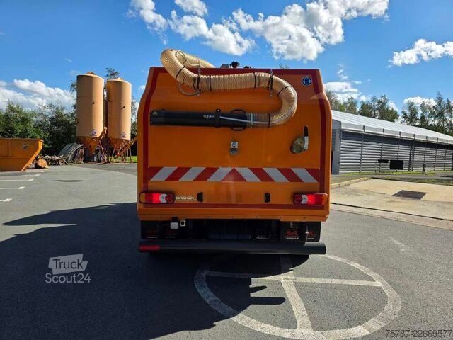 Barredora de calzadas DAF XB 210 Kehrmaschine wie neu Brock VS4 Kehraufbau