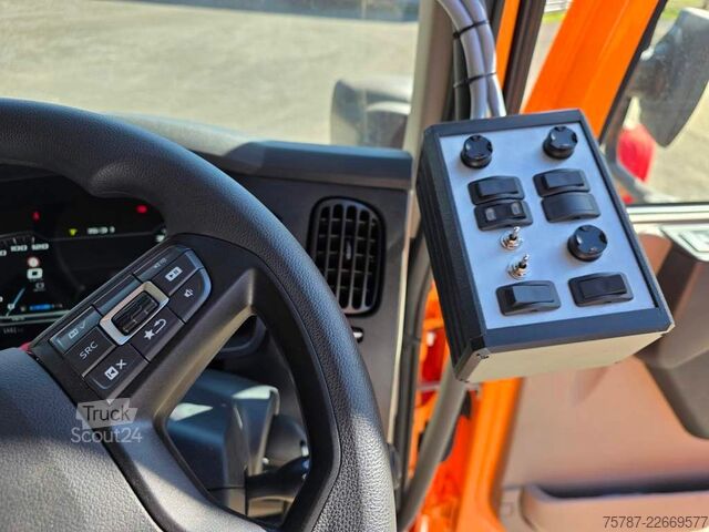 Barredora de calzadas DAF XB 210 Kehrmaschine wie neu Brock VS4 Kehraufbau