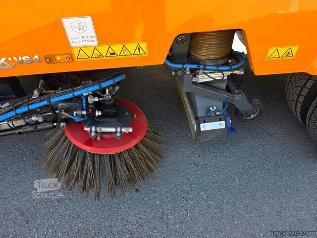 Barredora de calzadas DAF XB 210 Kehrmaschine wie neu Brock VS4 Kehraufbau