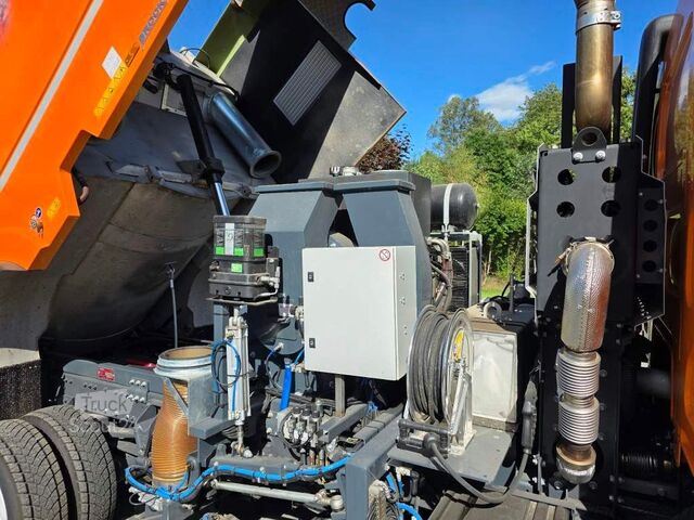 Barredora de calzadas DAF XB 210 Kehrmaschine wie neu Brock VS4 Kehraufbau