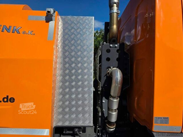 Barredora de calzadas DAF XB 210 Kehrmaschine wie neu Brock VS4 Kehraufbau