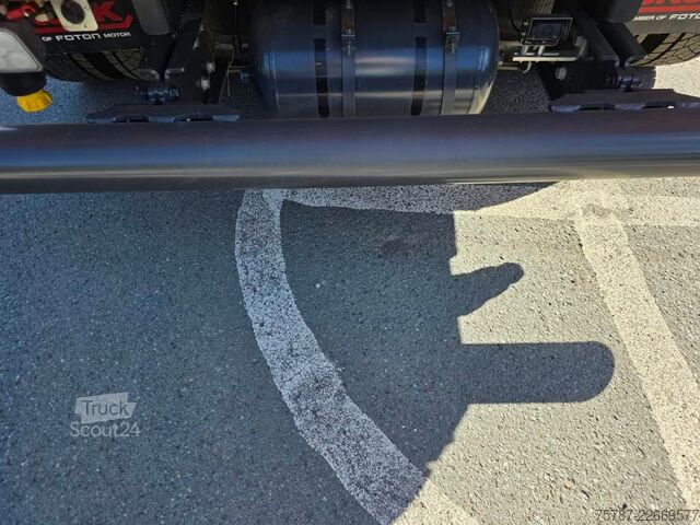 Barredora de calzadas DAF XB 210 Kehrmaschine wie neu Brock VS4 Kehraufbau