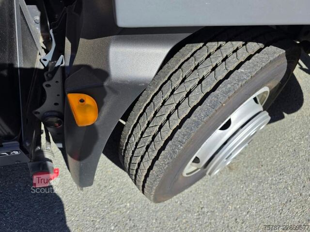 Barredora de calzadas DAF XB 210 Kehrmaschine wie neu Brock VS4 Kehraufbau