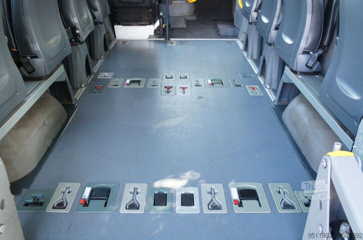 Minibús MERCEDES-BENZ Sprinter 313 CDi L2H2 Triflex Air Rollstuhl 95KW