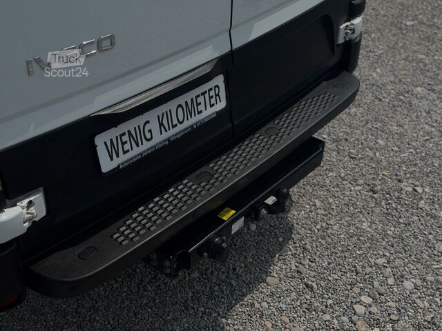 Furgoneta de caja alta IVECO Daily 35S18V L4H3 3.0 L Hi-Matic AHK Navi Kamera