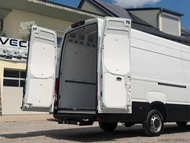Furgoneta de caja alta IVECO Daily 35S18V L4H3 3.0 L Hi-Matic AHK Navi Kamera