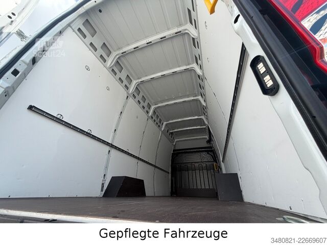 Furgoneta de caja alta IVECO Daily 35S18V L4H3 3.0 L Hi-Matic AHK Navi Kamera