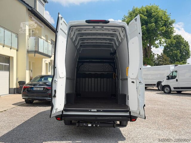 Furgoneta de caja alta IVECO Daily 35S18V L4H3 3.0 L Hi-Matic AHK Navi Kamera