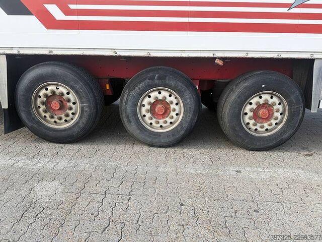 Chladírenská/mrazírenská přeprava Schmitz Refrigerated trailer / Kühlauflieger