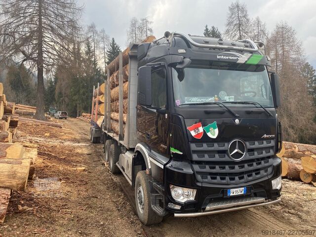 Tovorna dvigalka na tovornjaku Mercedes-Benz arocs