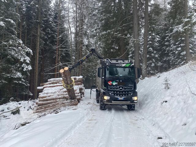 Tovorna dvigalka na tovornjaku Mercedes-Benz arocs